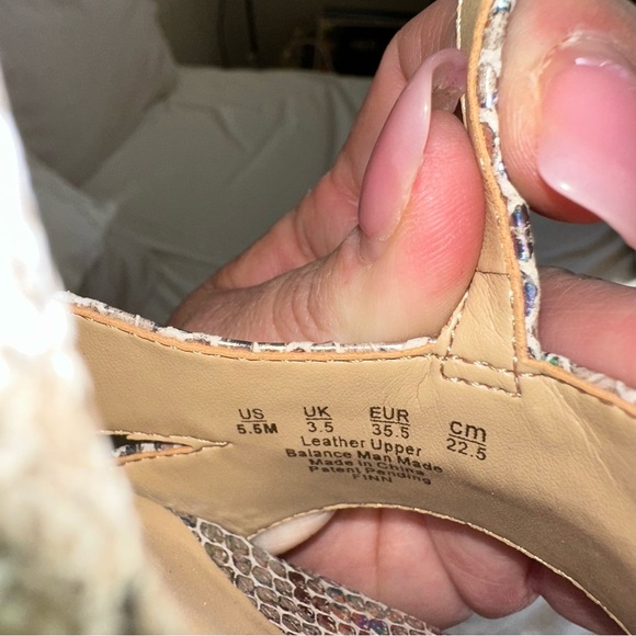 Naturalizer Iridescent silver Snakeskin leather Sandals size 5.5 - Picture 3 of 4